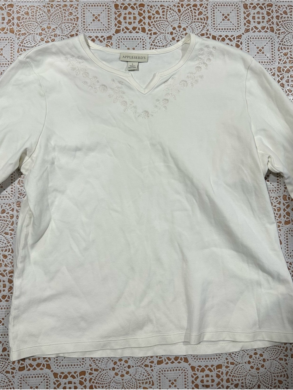 Appleseed’s White Embroidered V-Neck 3/4 Sleeve Knit Top Large